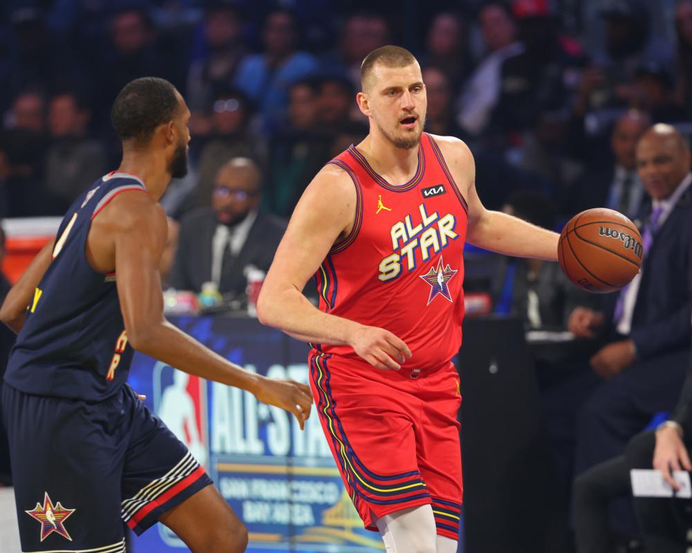 德天空：诺伊尔即将回归训练，下赛季他仍会是首发.