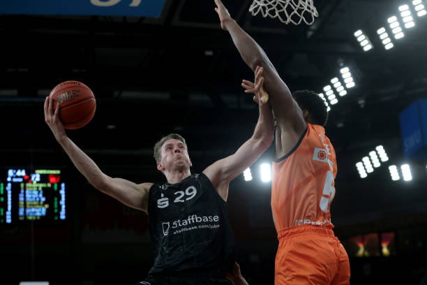 明日森林狼战掘金伤病：麦丹大概率出战，戈登等三将缺席（森林狼vs掘金明日伤情：麦丹有望出战，戈登等三人缺席）